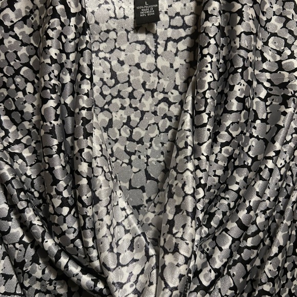 Alfani women’s sleeveless dressy blouse, size L, silver, white, black pattern - Picture 7 of 8
